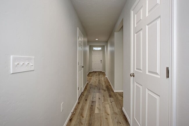 Building Photo - The 3 bedroom, 2 bedroom home also has a f...