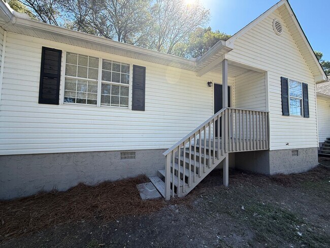 Building Photo - 121 Clyde Dr