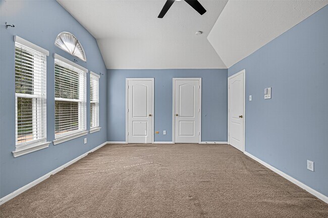 Building Photo - 11603 Oak Lake Park Dr