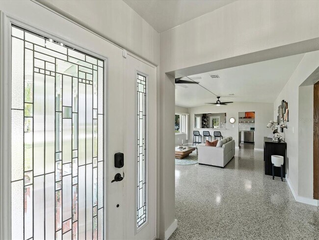 Building Photo - 600 Lakeshore Blvd