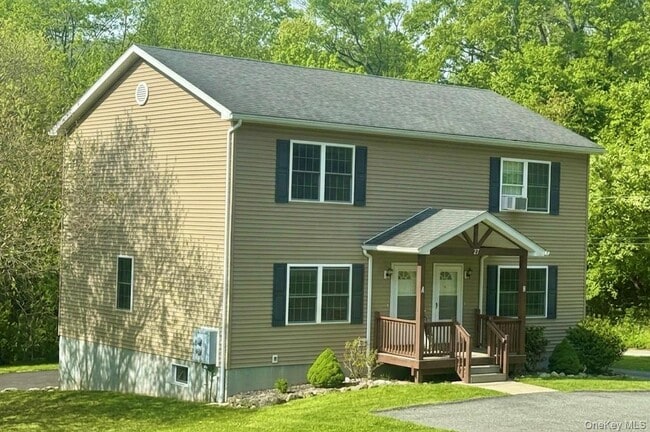 Building Photo - 27 Hemlock St