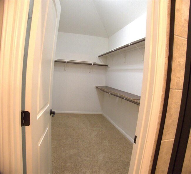 Building Photo - 14400 Senia Bend