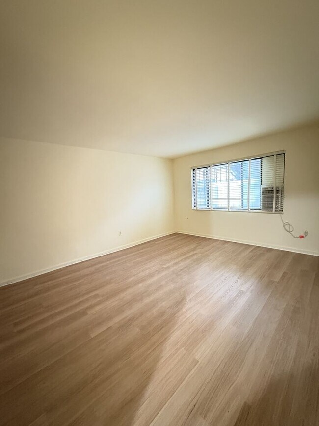 Building Photo - 829 RCC