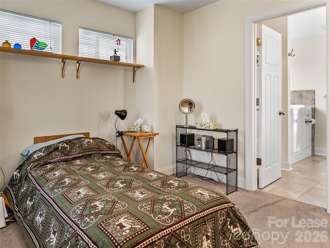 Building Photo - 14 Hildebrand St