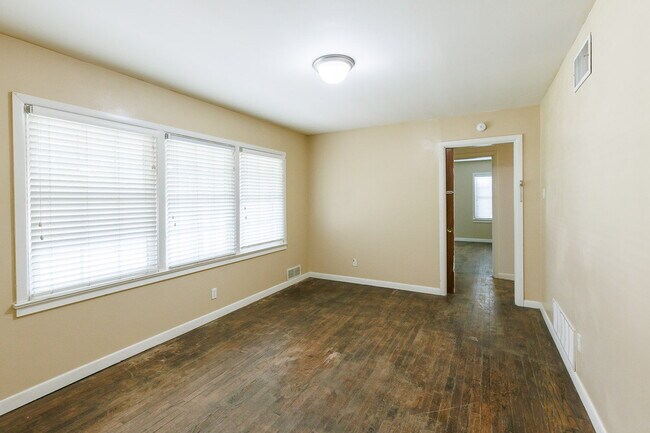 Building Photo - Large 3 bedroom in Tech Terrace