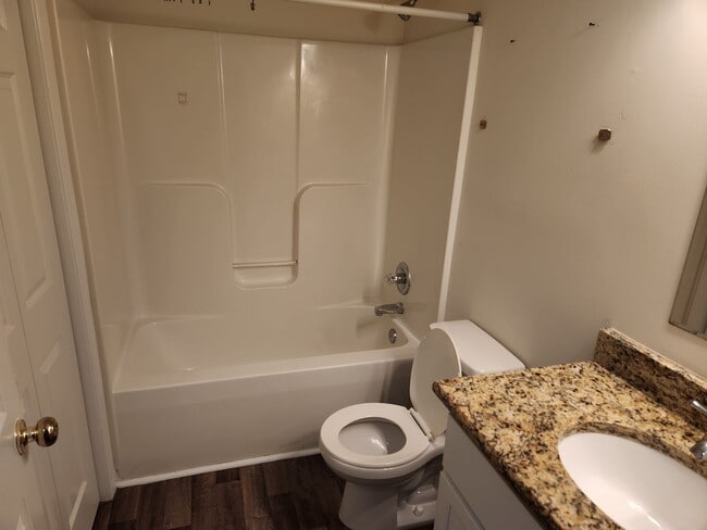 Building Photo - 4 bed 2 bath Cape Cod - Chesterfield/Salem...