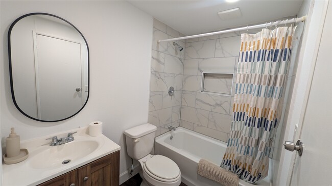 Building Photo - 266 Hunters Glen