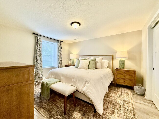 Building Photo - New 5BR Retreat With Hot Tub 2 Living Areas WC, OH