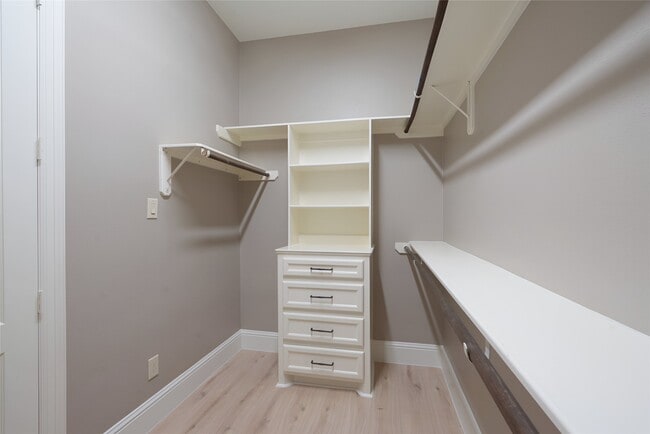 Building Photo - 32726 Tall Oaks Way