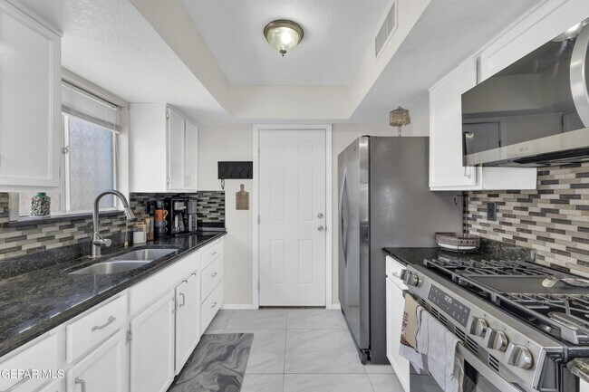 Building Photo - 11188 Tahoka Ave