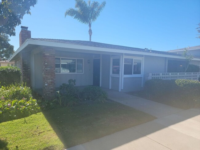 Building Photo - NEWLY RENOVATED 2 BEDROOM HOUSE