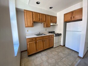 Building Photo - Spacious 1BR on Fifth Ave!! Ideal Oakland ...