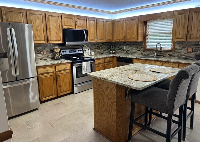 Building Photo - Excellent house in Goldens Springs that has many customizable options  Up to 5 large bedrooms