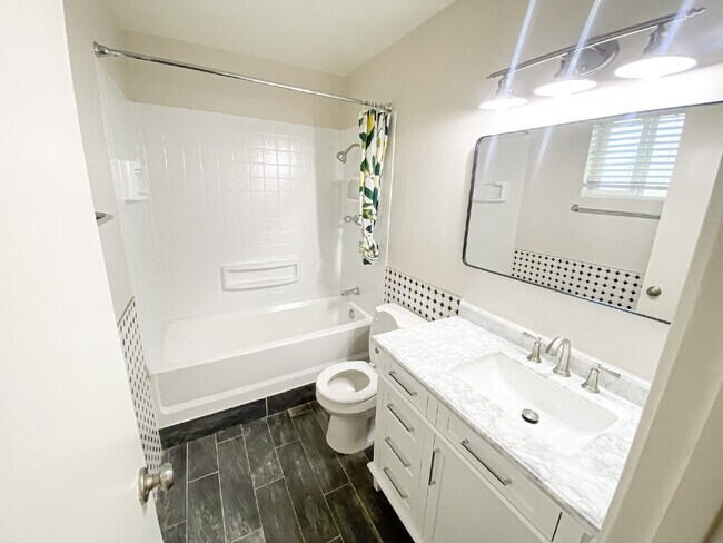 Building Photo - 21 E Alameda Dr