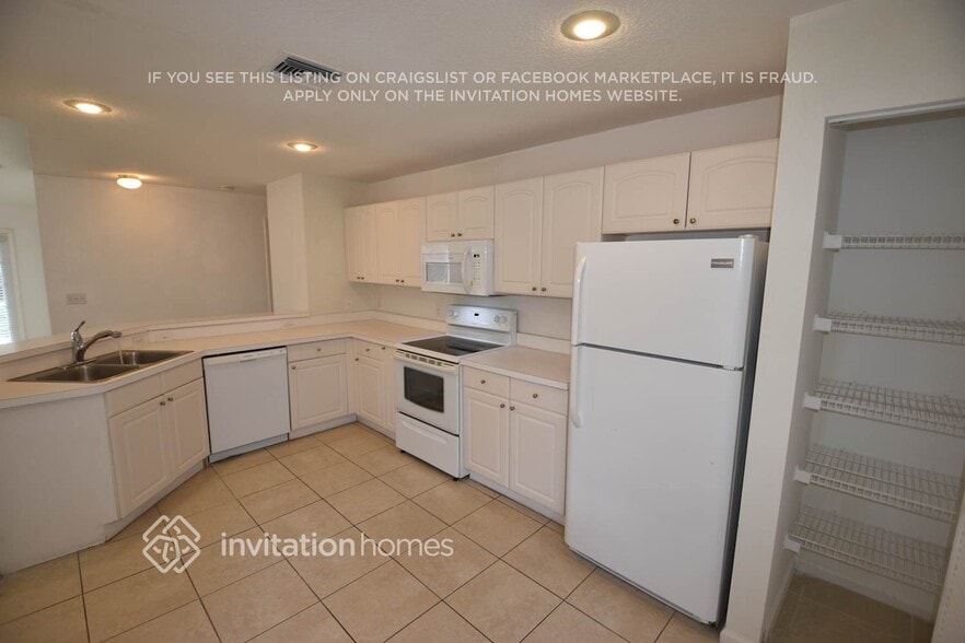 Building Photo - 3732 S Lancewood Pl