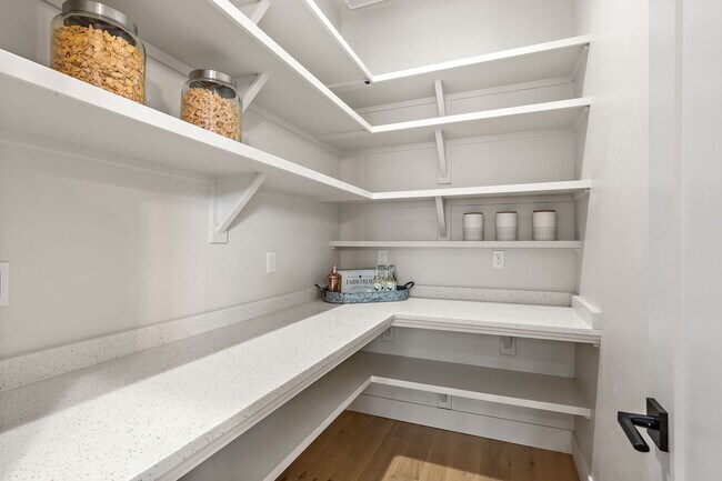 Building Photo - 2460 W Iron Coop St