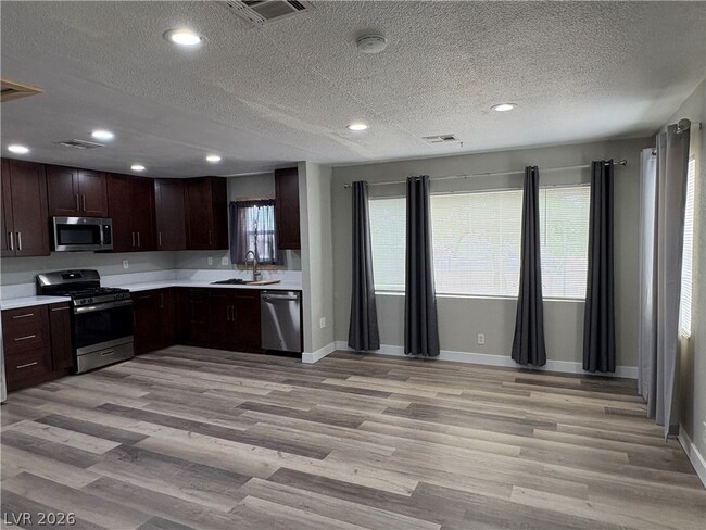 Building Photo - 111 Dogwood St