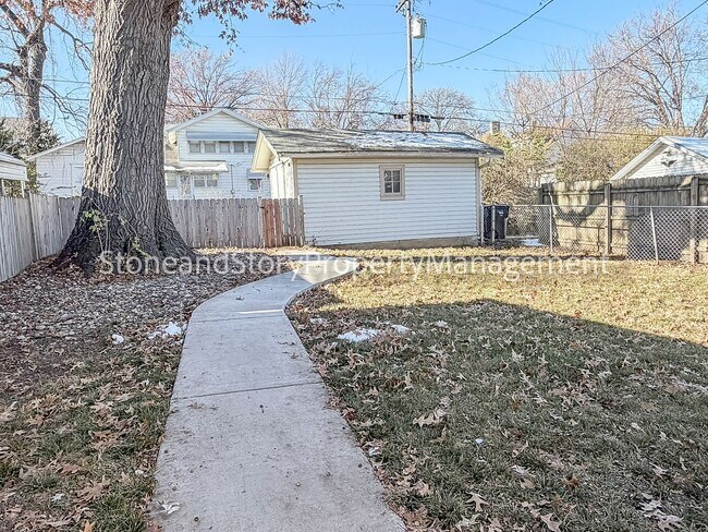 Building Photo - 2 bedroom 1 bath