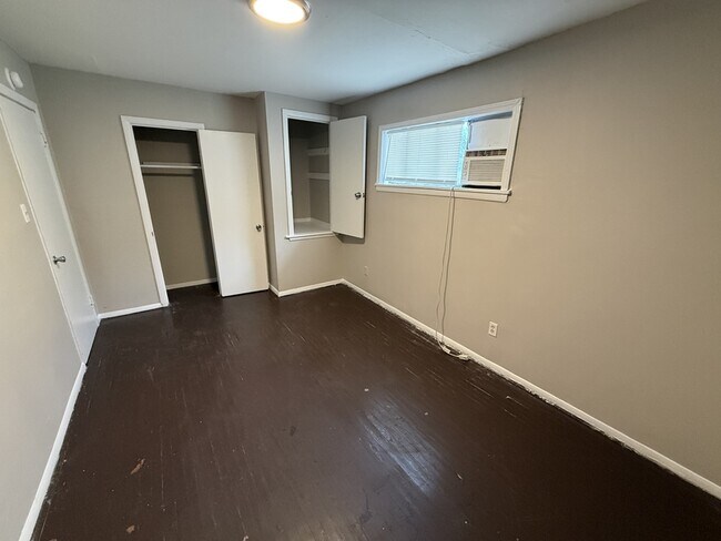 Building Photo - 2086 Hubert Ave