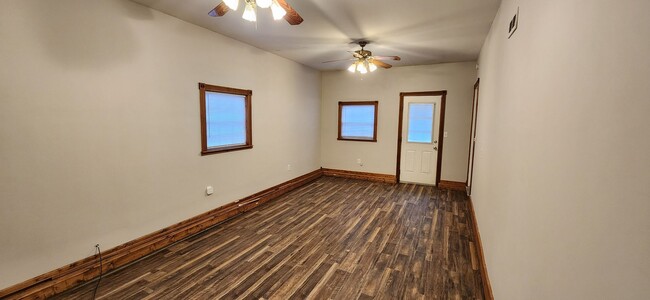 Building Photo - 3BR, 1BTH with full unfinished basement! N...