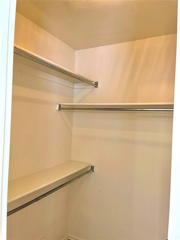 Building Photo - 929 Eagle Cliff Dr