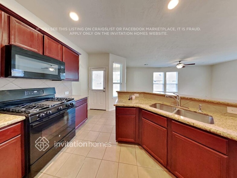 Building Photo - 30730 Gardenia Trace Dr