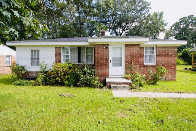 Building Photo - 3 Bedroom, 1 Bathroom Charmer in Cayce - A...