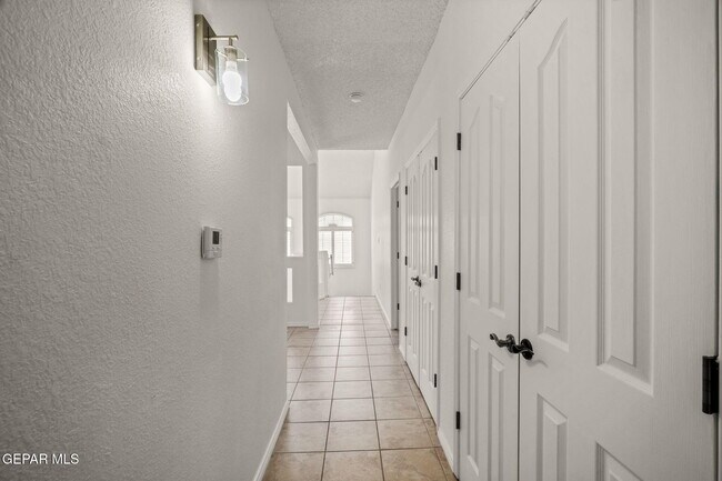 Building Photo - 695 Paseo del Mar Dr