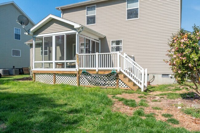 Building Photo - 2247 Pike Dr