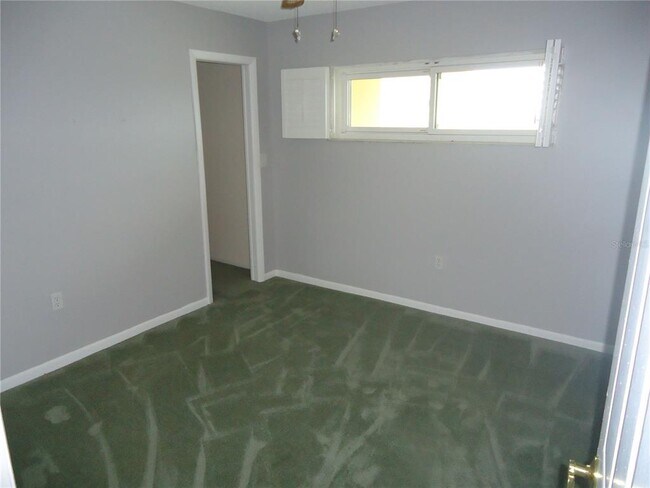 Building Photo - 4550 Cove Cir