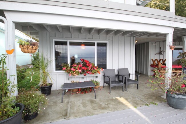 Building Photo - 27422 Sandy Shores Dr SW