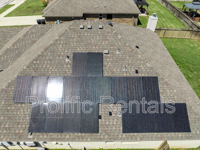 Building Photo - 6117 Verde Dr