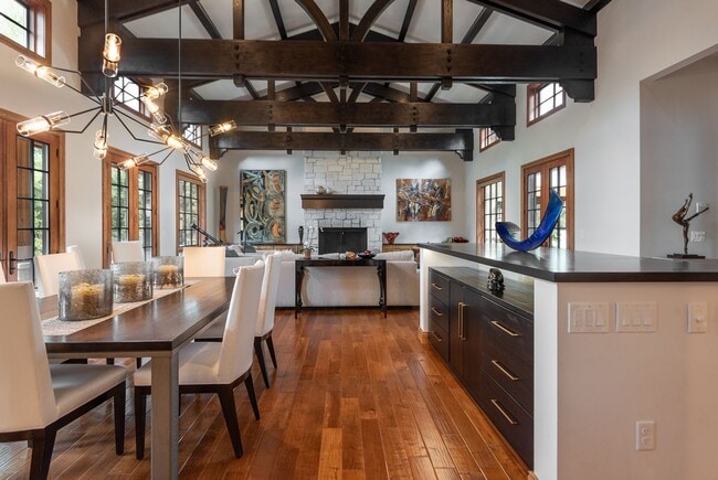 Primary Photo - Stunning Furnished Estate in Pronghorn