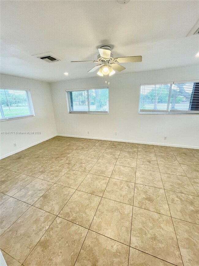 Building Photo - 4430 W Broward Blvd