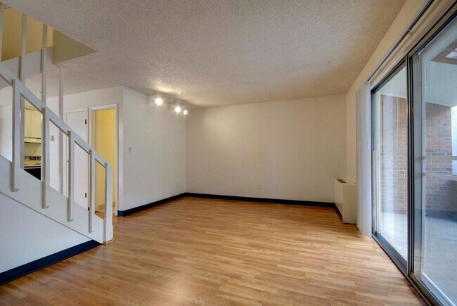 Building Photo - PRE-LEASE! 2 bed 1.5 Bath Condo at The Wimbledon!