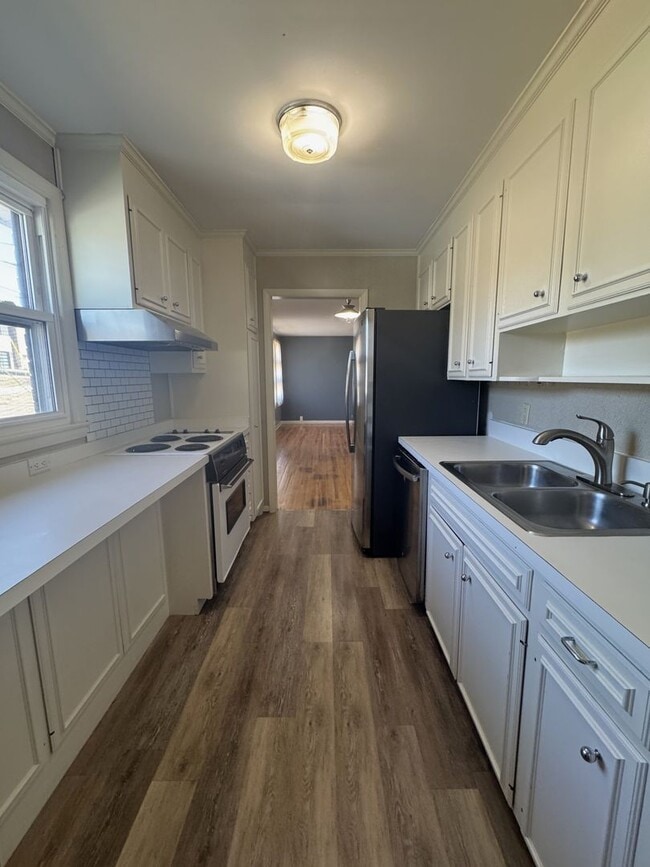 Building Photo - ***NEW PRICE*** Fantastic 3 Bedroom Home in Charlotte Park/West Nashville!