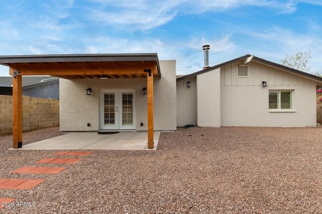 Building Photo - 1628 E Del Rio Dr