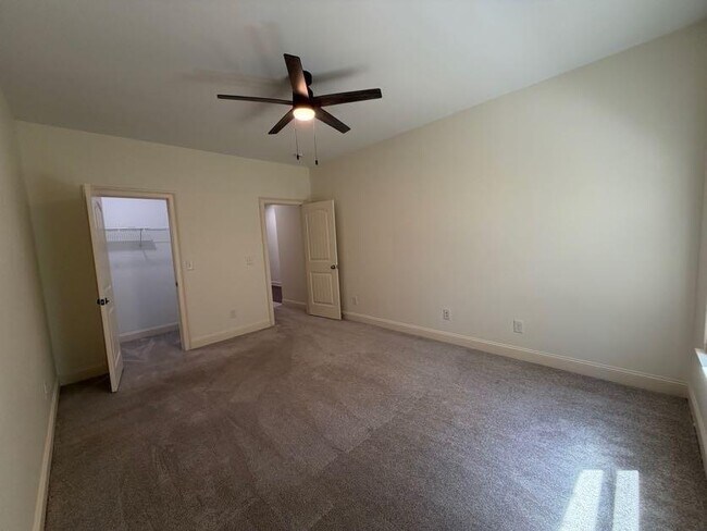 Building Photo - 4805 Carriage Bridge Ln