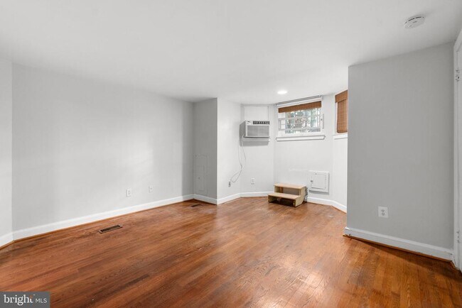 Building Photo - 1722 Willard St NW
