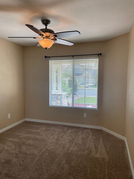 Front Bedroom 3 - 36155 Bergen St