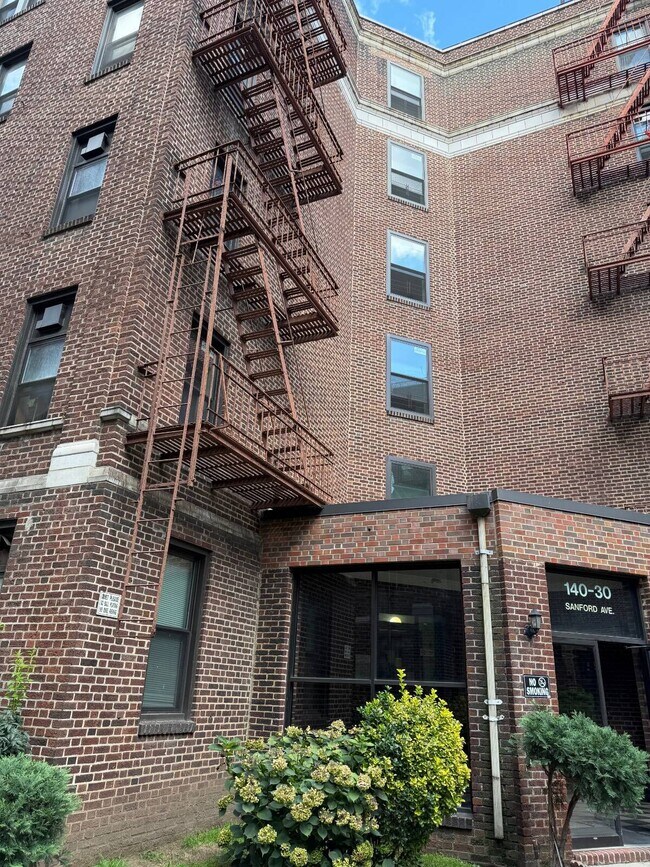 Building Photo - 140-30 Sanford Ave