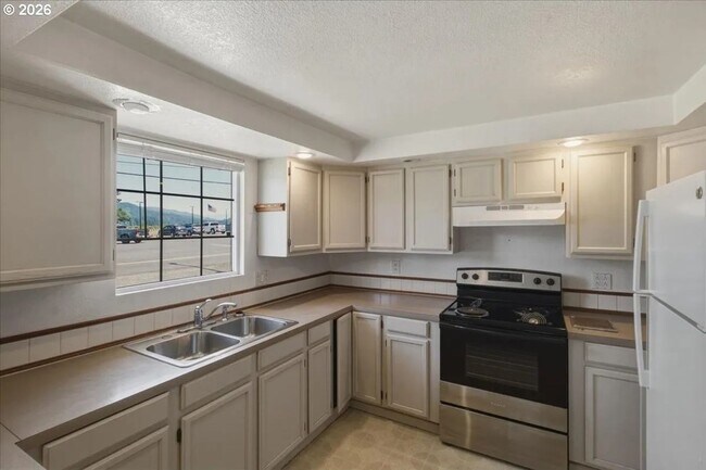 Building Photo - 1290 Riggs Hill Rd