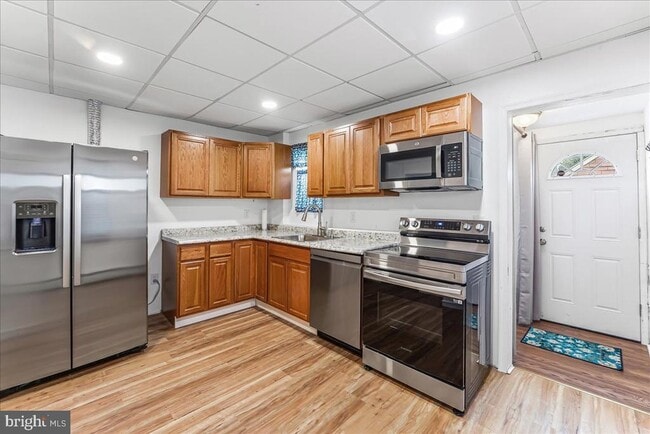 Building Photo - 632 Taylor Ave