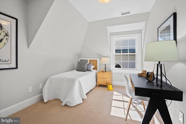 Building Photo - 3213 Foxhall Rd NW