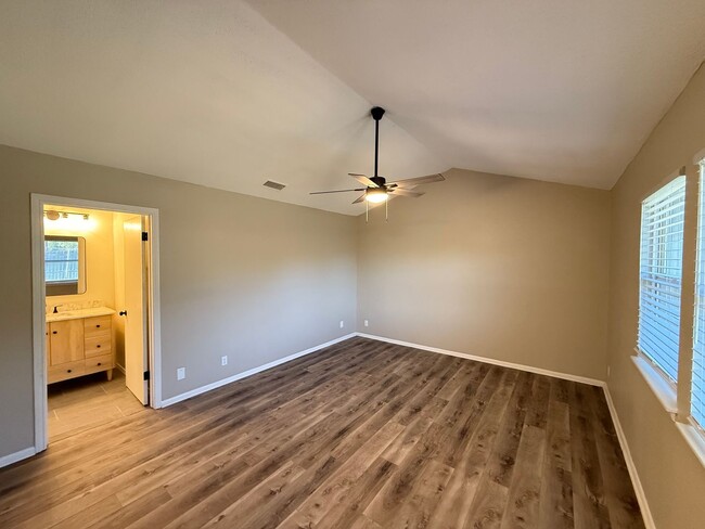 Building Photo - Newly Renovated 3bd 2ba in Prime Location