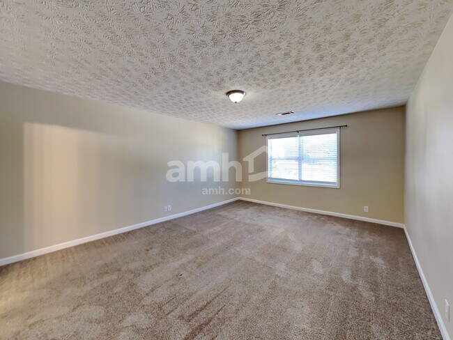 Building Photo - 424 Spring Falls Dr