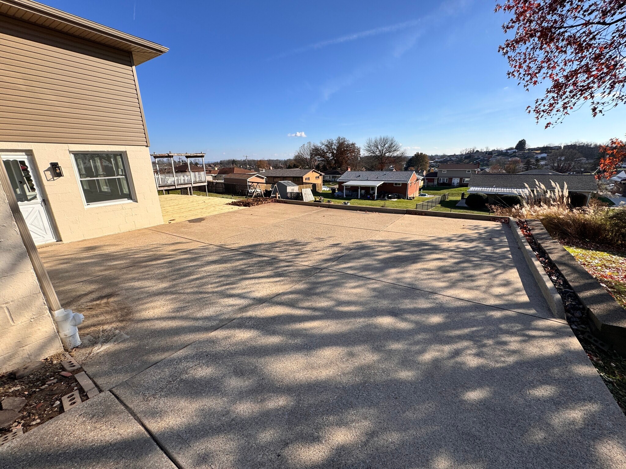 Rear Parking - 639 Scenery Dr