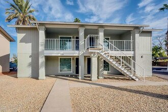 Building Photo - 318 E Vine Cir
