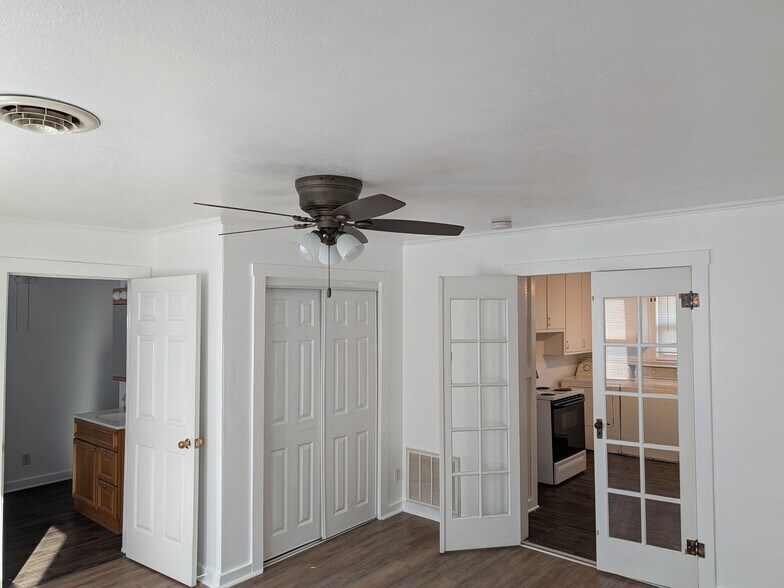 Building Photo - 1204 S 13th St