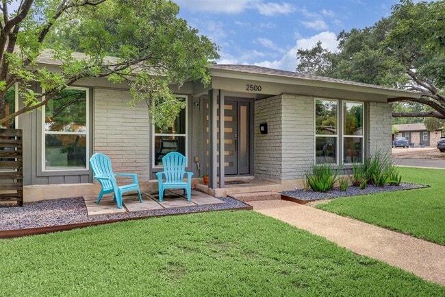 Primary Photo - 2500 Pinewood Terrace